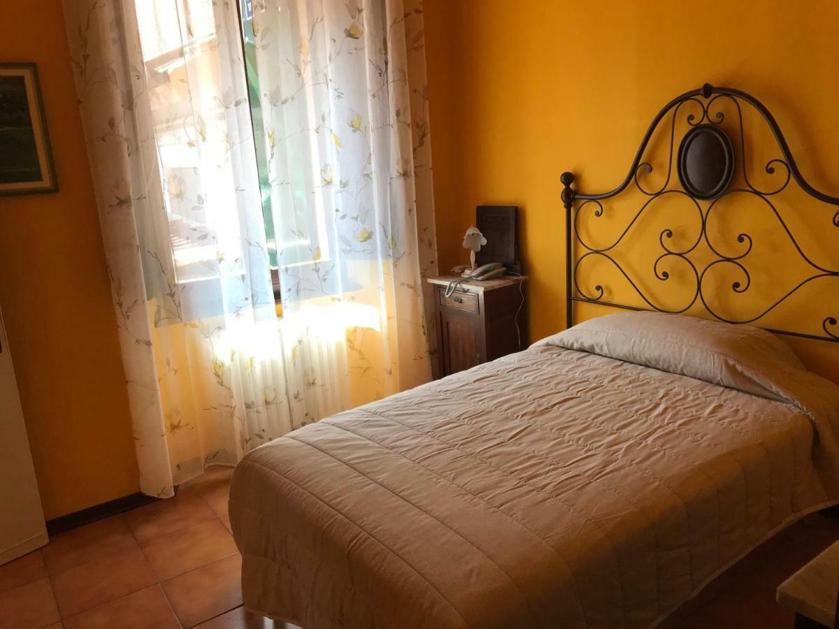 Albergo Antica Lanterna Кастельнуово-ді-Гарфаньяна Екстер'єр фото
