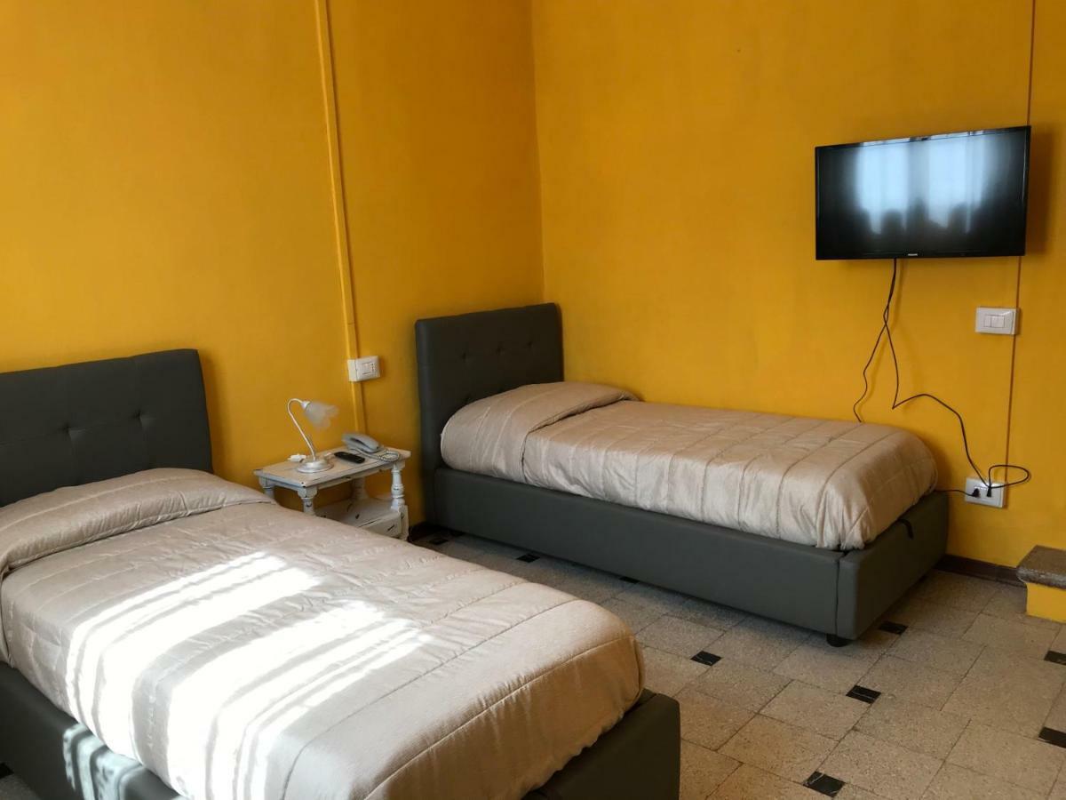 Albergo Antica Lanterna Кастельнуово-ді-Гарфаньяна Екстер'єр фото