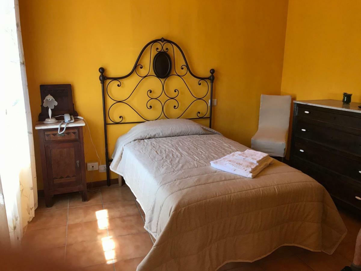 Albergo Antica Lanterna Кастельнуово-ді-Гарфаньяна Екстер'єр фото