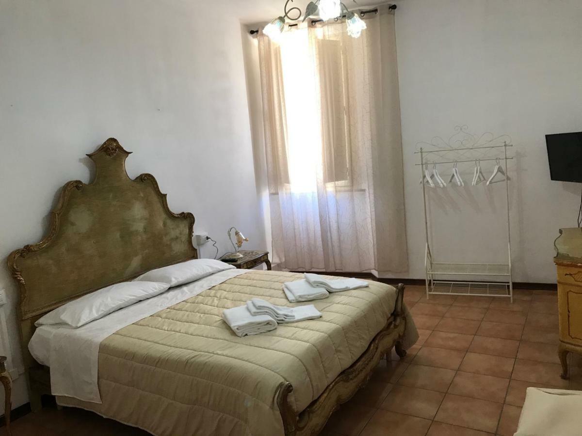 Albergo Antica Lanterna Кастельнуово-ді-Гарфаньяна Екстер'єр фото