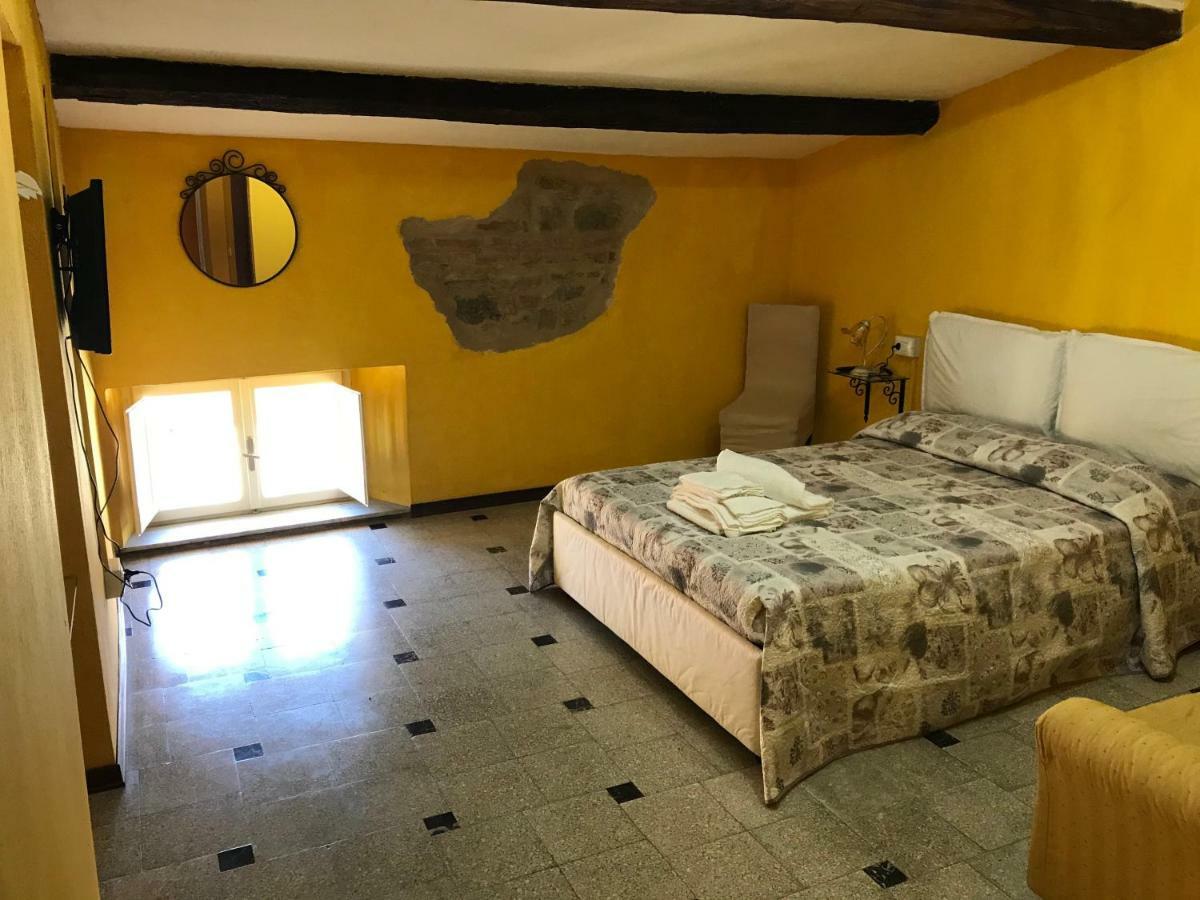 Albergo Antica Lanterna Кастельнуово-ді-Гарфаньяна Екстер'єр фото