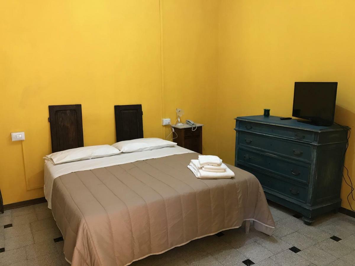 Albergo Antica Lanterna Кастельнуово-ді-Гарфаньяна Екстер'єр фото