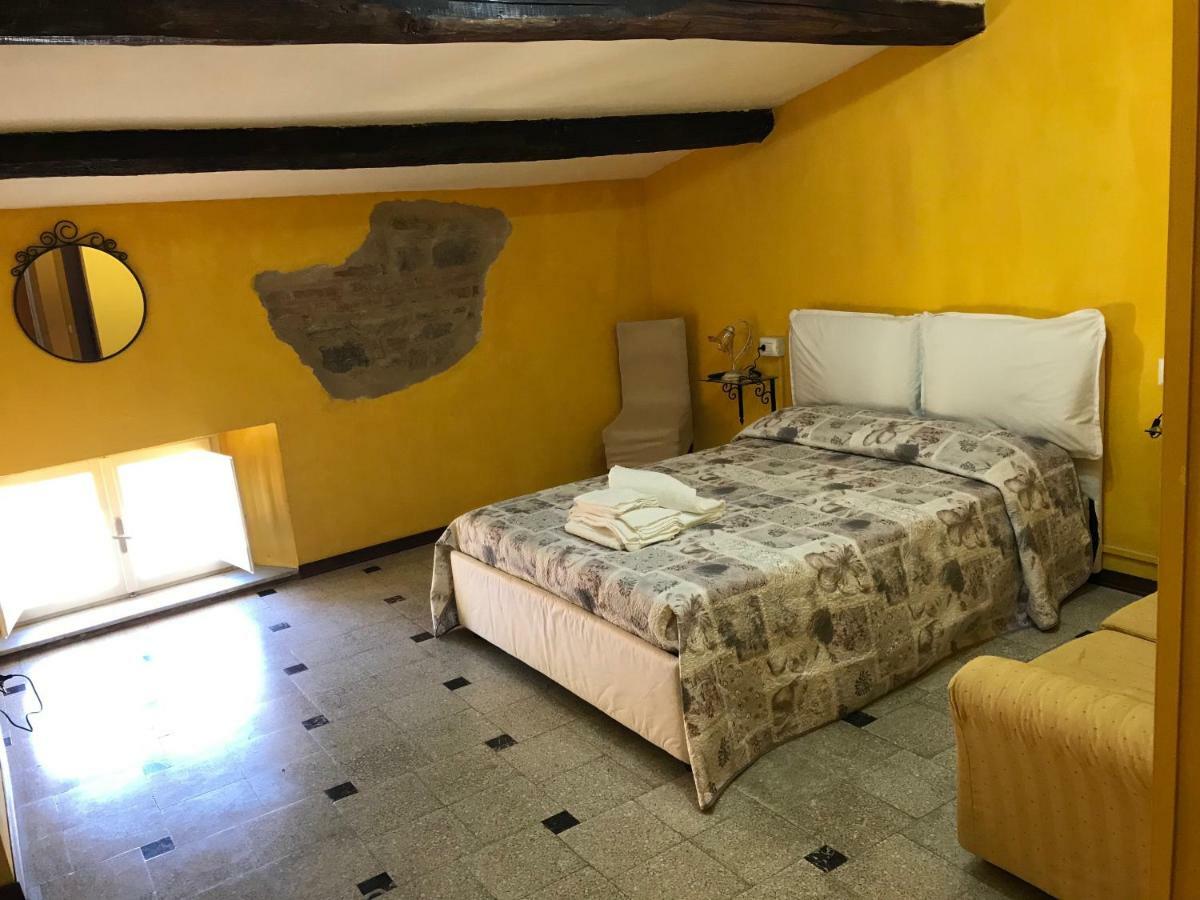 Albergo Antica Lanterna Кастельнуово-ді-Гарфаньяна Екстер'єр фото